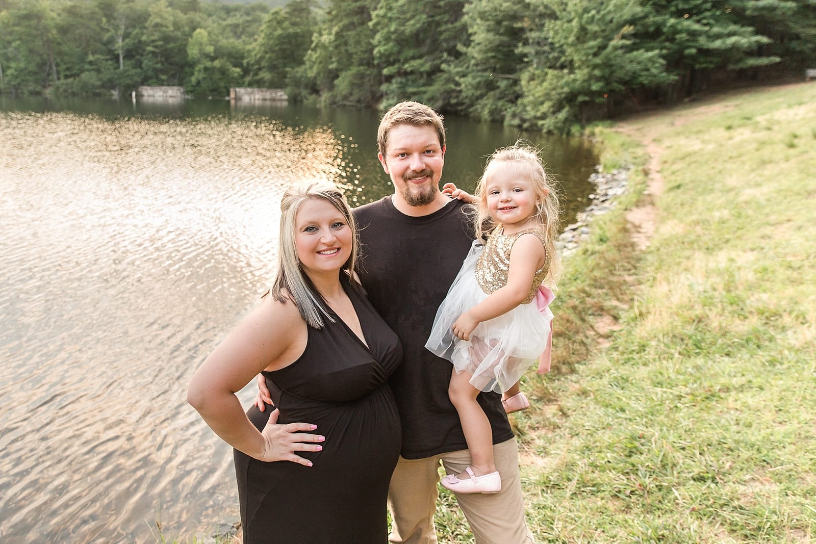 hanging rock maternity photographer